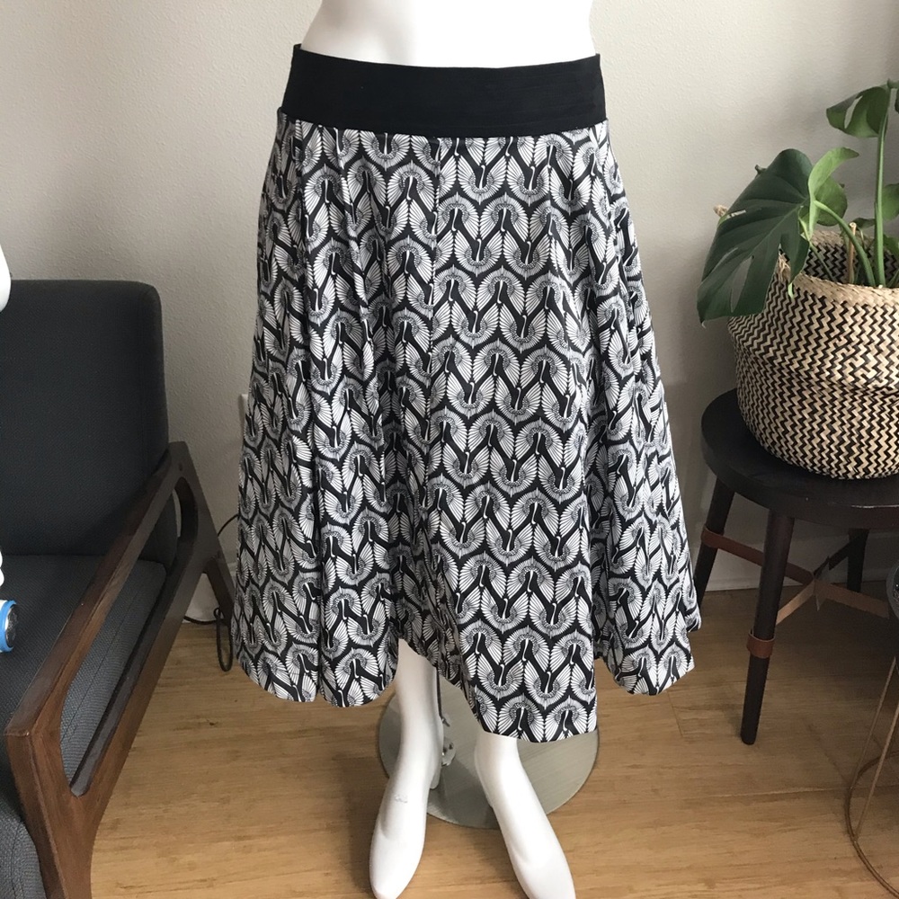 Melissa McCarthy swan skirt